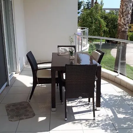 Gorgeous 2 Bed Private Ground Floor Home *