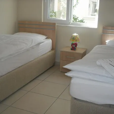 Gorgeous 2 Bed Private Ground Floor Home *